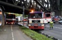 LKW blieb unter Bruecke haengen Koeln Ehrenfeld Innere Kanalstr Hornstr P413